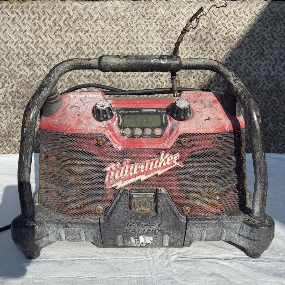 Milwaukee Weather Resistant Jobsite Radio 49-24-0280